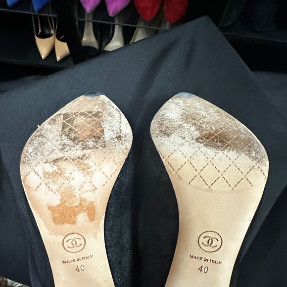 Chanel Classic Suede Cap-tow Pump  Size 40 - Picture 2 of 5